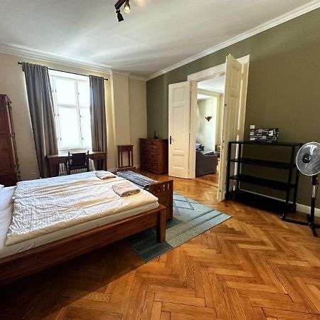 Gorkeho Apartment In City Centre Bratislava Exteriér fotografie
