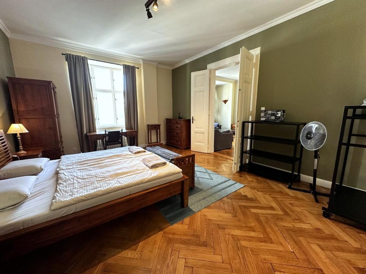 Gorkeho Apartment In City Centre Bratislava Exteriér fotografie