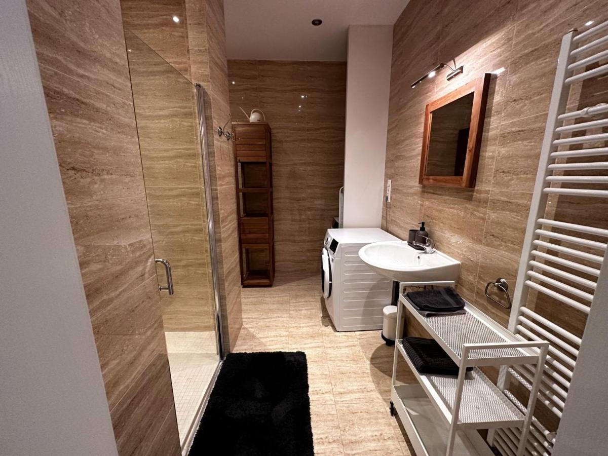 Gorkeho Apartment In City Centre Bratislava Exteriér fotografie