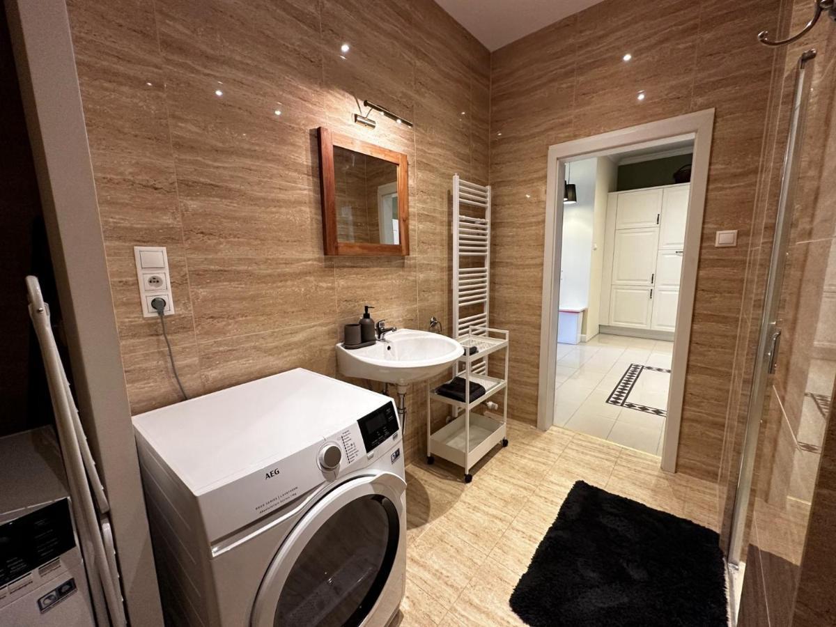Gorkeho Apartment In City Centre Bratislava Exteriér fotografie