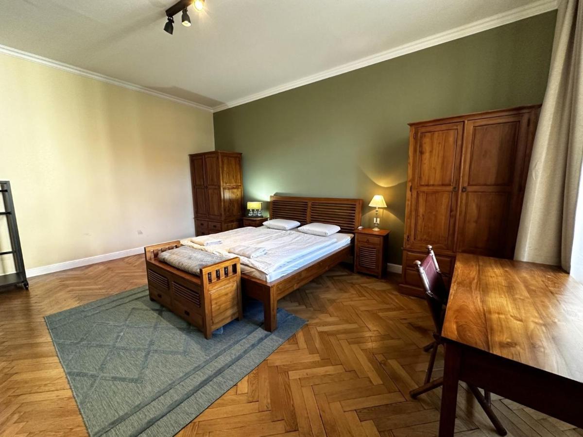 Gorkeho Apartment In City Centre Bratislava Exteriér fotografie